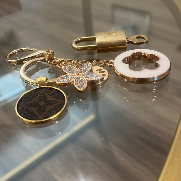 Louis Vuitton Accessories - Louis Vuitton Lock/Key with Unbranded Keychain and 18k gold plated chain